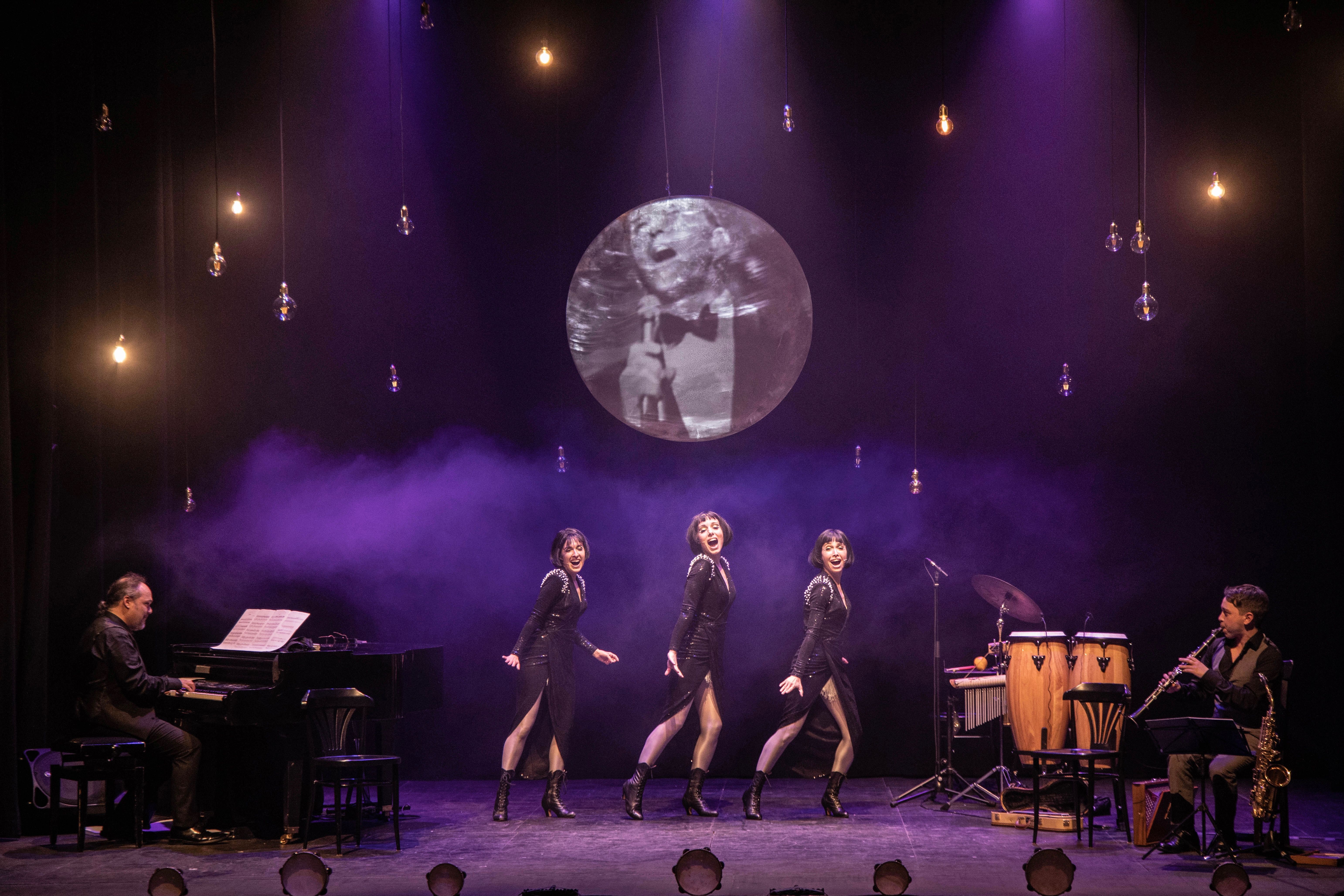 MOONLIGHT SERENADE de DIVINAS